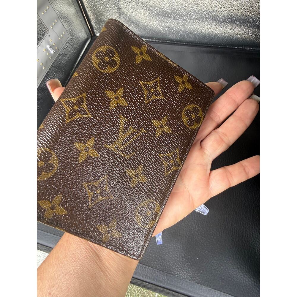 Louis Vuitton vintage passport holder - Picture 11 of 12
